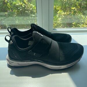 TIEM Athletic Spin Shoes with SPD Cleat - Size 9, EUC